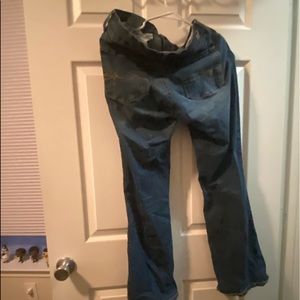 Size 12 mid rise Levi’s. Good condition. Used